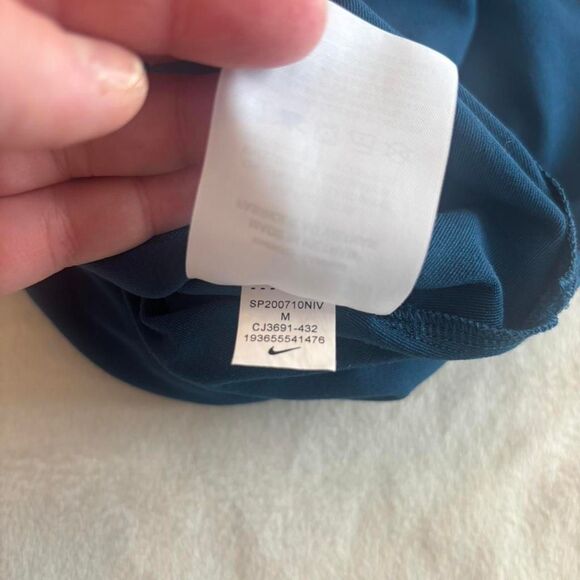 Nike Dri-FIT Women’s Blue Long Sleeve Hoodie | Athletic Activewear | Size M - Picture 5 of 5